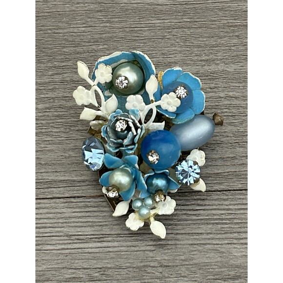 Vintage bouquet Of Blue/ White Metal And Rhinestones Brooch - Picture 1 of 2